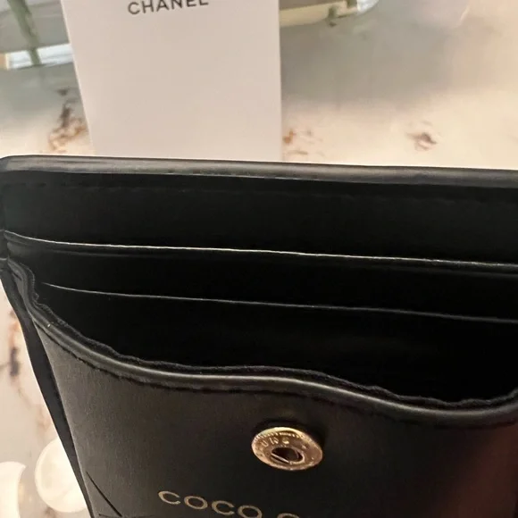 NIB Chanel Coco Crush Black Cellphone Case/ Crossbody - Picture 4 of 9